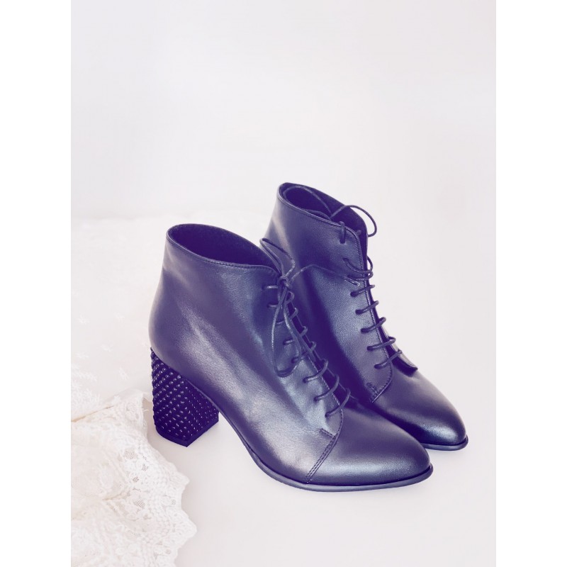 Botine Cassiopedia