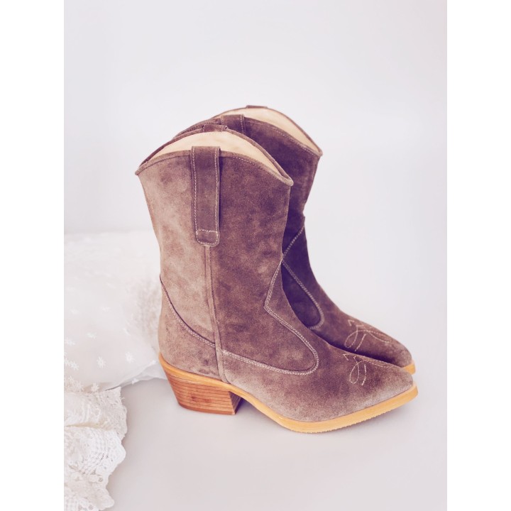 Ciocate Embroidery| Pantofica.ro